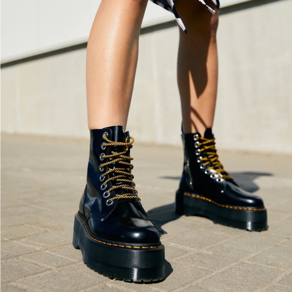 NWT/NB Dr. Martens- Vegan Jadon Max Platform Boots- Size 7